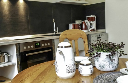 Ediger House | Wonderful villa for 4 guests with WIFI, TV, balcony, pets allowed and parking