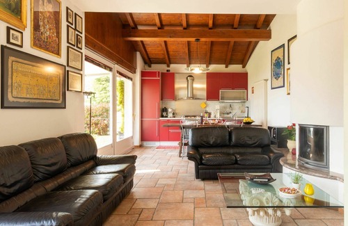 Domaso House | Wonderful villa for 4 people with WIFI, A/C, hot tub, TV, terrace and pets allowed
