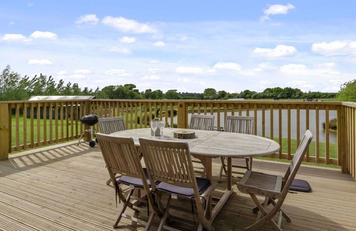 Hertford House | Wonderful villa for 6 people with hot tub, TV, terrace and pets allowed