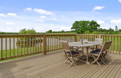Hertford House | Wonderful villa for 6 people with hot tub, TV, terrace and pets allowed
