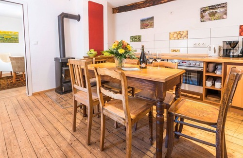 Ediger House | Wonderful villa for 8 guests with WIFI, TV, terrace, pets allowed and parking
