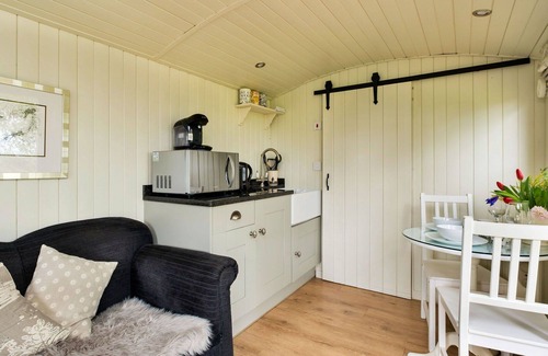 Nordley House | Wonderful villa for 2 people with WIFI, TV and terrace
