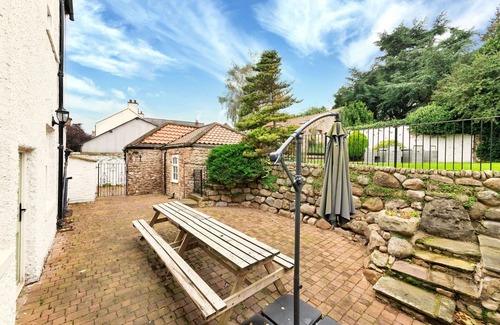 Catterick House | Wonderful villa for 14 guests with hot tub, WIFI, TV and pets allowed