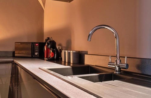 Hickleton House | Wonderful villa for 9 guests with WIFI, TV, terrace and pets allowed
