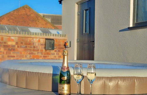Nottingham City Centre House | Wonderful villa for 12 people with WIFI, hot tub and terrace