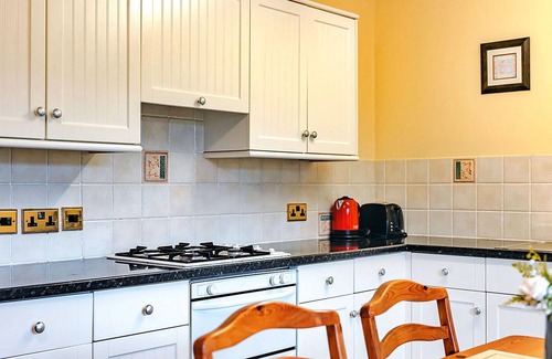 Eaton Mascott House | Wonderful villa for 4 people with WIFI, TV and pets allowed