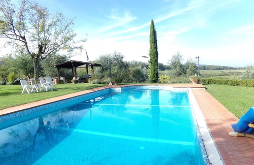 Cavriglia House | Wonderful villa for 6 people with WIFI, private pool, A/C, TV, patio, pets allowed and parking