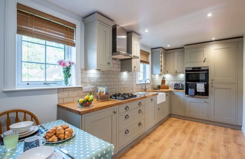 Fort Augustus House | Wonderful villa for 4 guests with WIFI, TV and patio