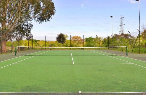 Liverton House | Wonderful villa for 6 guests with hot tub, WIFI, pool