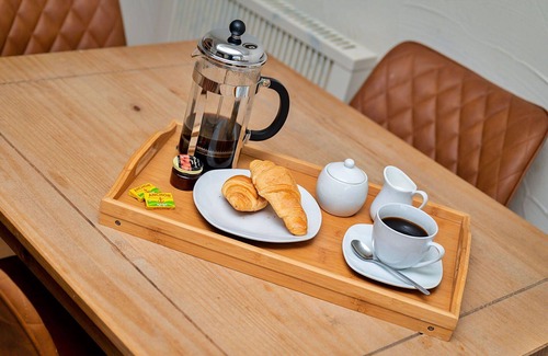 Thirsk House | Wonderful villa for 4 people with hot tub, WIFI, pool, terrace and pets allowed