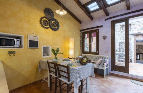 Diano Arentino House | Wonderful villa for 4 people with WIFI, TV, balcony and pets allowed