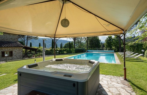 Subbiano Villa | Wonderful villa with hot tub, private pool, A/C, WIFI, TV, patio, panoramic view, close to Arezzo