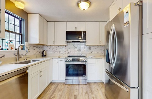 Buzzards Bay House | Wonderfully located home with 2 living rooms - near beach, bike path & golf