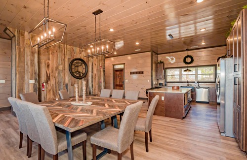 Bluff Mountain Cabin | Wonderland Lodge: Mtn Views, Pool, S/Secluded, Games Theater, wifi, hot tub.