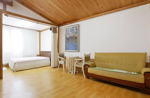 Wonju House | Wonju Chiaksan Juryeongol Pension