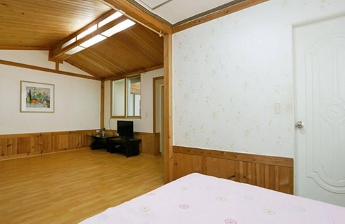 Wonju House | Wonju Chiaksan Juryeongol Pension