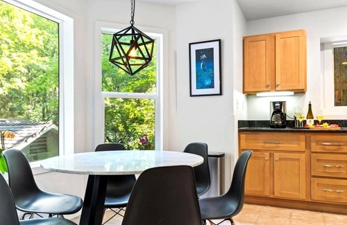 Rio Nido House | Wood Chalet~One of a Kind Cabin in Redwoods, Peaceful&Modern Vibe! HtTb/WiFi