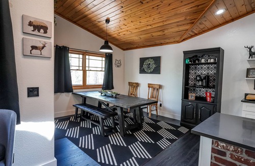 Pinetop-Lakeside Cabin | WOOD LODGE * SECLUDED REMODELED CABIN IN THE WOODS 1.25 ACRES