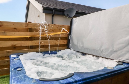 Amlwch House | WOODBANK LODGE, romantic, with hot tub in Llanfechell
