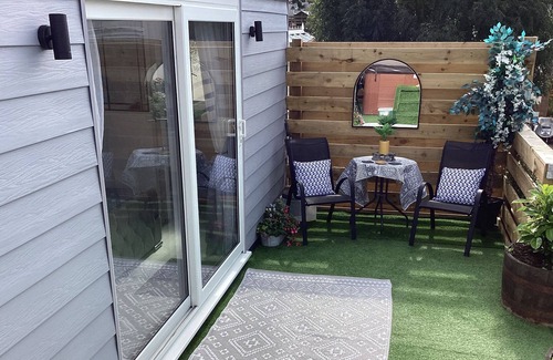 Amlwch House | WOODBANK LODGE, romantic, with hot tub in Llanfechell