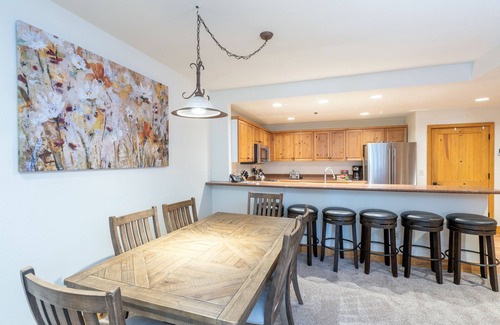 Mountain Village Condo | Wooded Family-Friendly 2-Bedroom Condo With Pool, Hot Tubs