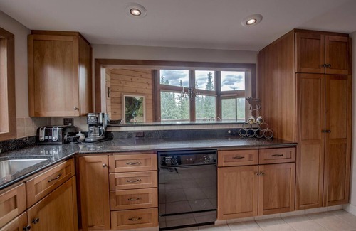 Valley of the Blue Cabin | Wooded Retreat - just 10 minutes from Main Street! Game Room & Large Deck