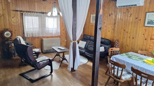 Cukarica House | Wooden house Ada