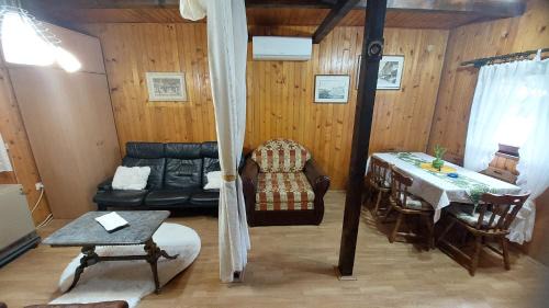 Cukarica House | Wooden house Ada