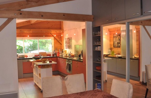 Aiguelongue House | Wooden villa with pool and garden in Montpellier near streetcar and shops
