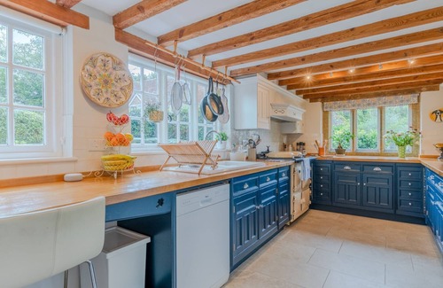 Kineton Cottage | Woodfields, Kineton, Stratford-on-Avon - sleeps 8 guests in 4 bedrooms