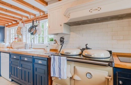 Kineton Cottage | Woodfields, Kineton, Stratford-on-Avon - sleeps 8 guests in 4 bedrooms