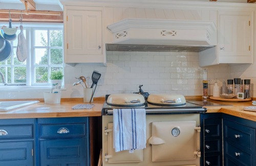 Kineton Cottage | Woodfields, Kineton, Stratford-on-Avon - sleeps 8 guests in 4 bedrooms