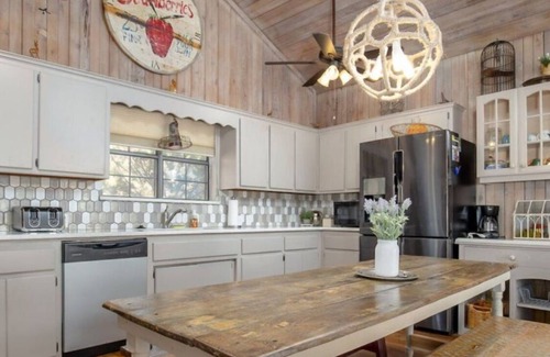 Davis Cabin | Woodland Breeze with Hot Tub