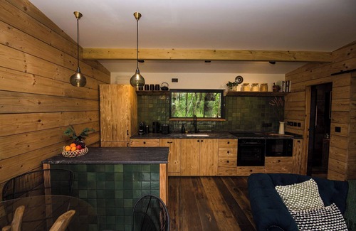 Burythorpe Cabin | Woodland cabin with private lake, sauna + fire pit
