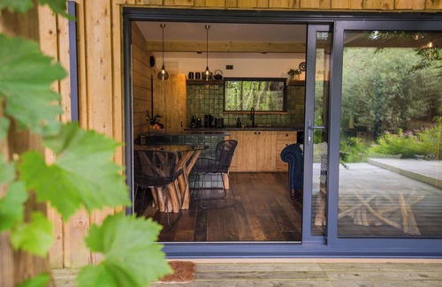 Burythorpe Cabin | Woodland cabin with private lake, sauna + fire pit
