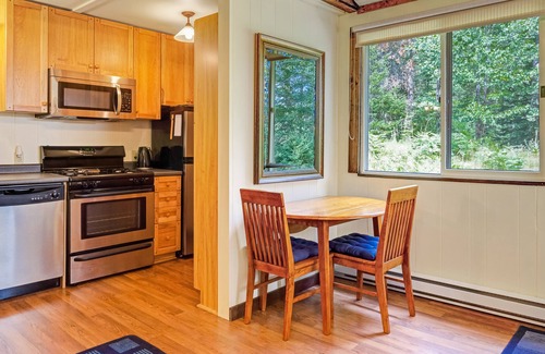 Mount Desert Cottage | Woodland Home near Long Pond w/Spacious Living Area, Full Kitchen & Deck