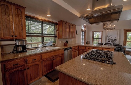 Dogwood Mountain Cabin | Woodland Retreat - Horse-Friendly