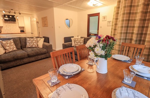 Troutbeck Bridge Cottage | WOODLAND RETREAT, pet friendly, with hot tub in Windermere