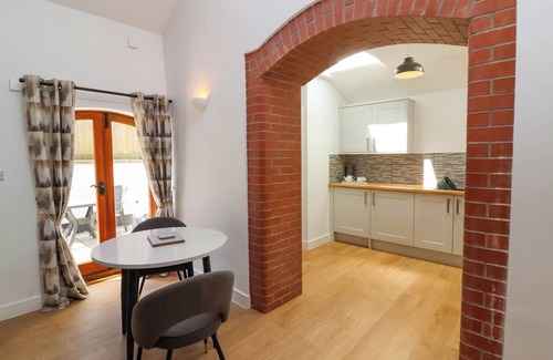Bideford Cottage | WOODLAND ROOST, pet friendly, with open fire in Bideford