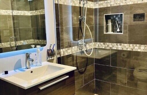 North Brookhaven House | Woodland Sanctuary: Luxury 2-BR