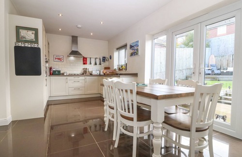 Old Colwyn Cottage | WOODLAND VIEW, pet friendly, with a garden in Old Colwyn