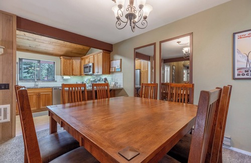 Mammoth Lakes House | Woodlands 2 Bedroom & Loft Townhouse In A Beautiful Wooded Complex
