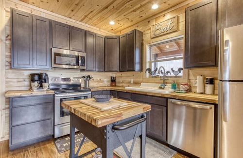 Chalet Village North Cabin | ✨ Woodlands: Amazing New Mountain Cabin in the best location 🏅