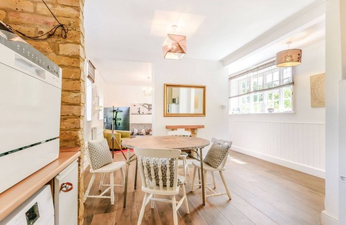 Deal House | WOODLANDS BY THE SEA COTTAGE, pet friendly, with a garden in Sholden