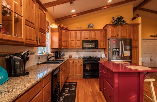 Long Beach House | Woodlands Wonder: Cute Oak Island Cottage with Private Pool Welcomes Nightly Res