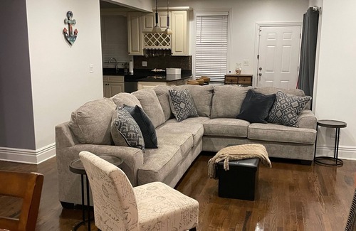 Woodlawn House | Woodlawn Oasis.10 Minutes to Dining & Downtown