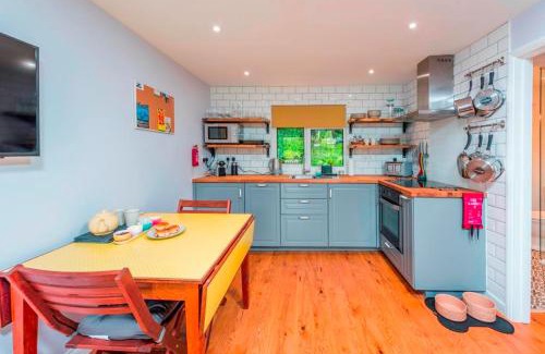 Bude Villa | Woodpecker at South Forda Park