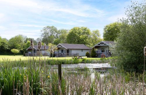 Somerton Ski Chalet | Woodpecker Lodge, Redlake Farm nr Glastonbury