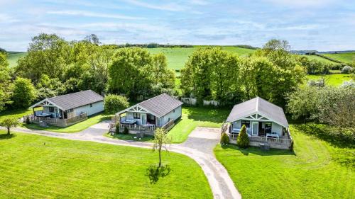 Somerton Ski Chalet | Woodpecker Lodge, Redlake Farm nr Glastonbury