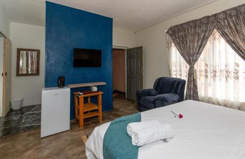 Hazyview Hotel | Woodpecker's Guest House